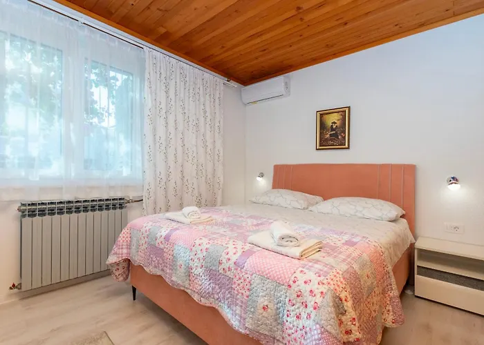 Lemona Apartment *